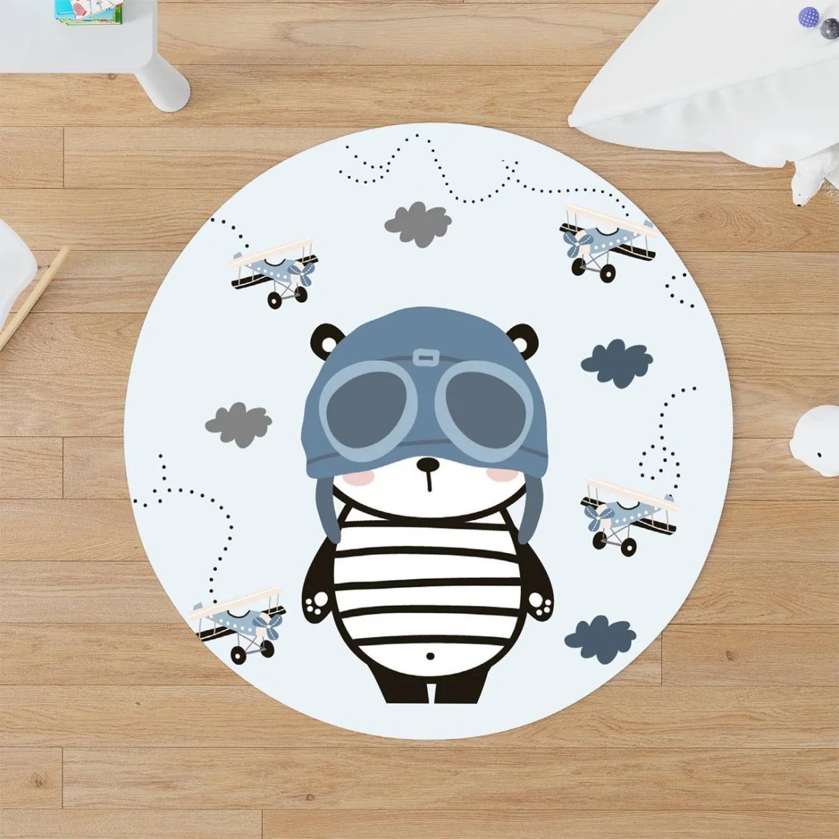 Pilot Ayı ve Uçaklar Yuvarlak Halı | Açık Mavi Uçaklar, bulutlar Desenli