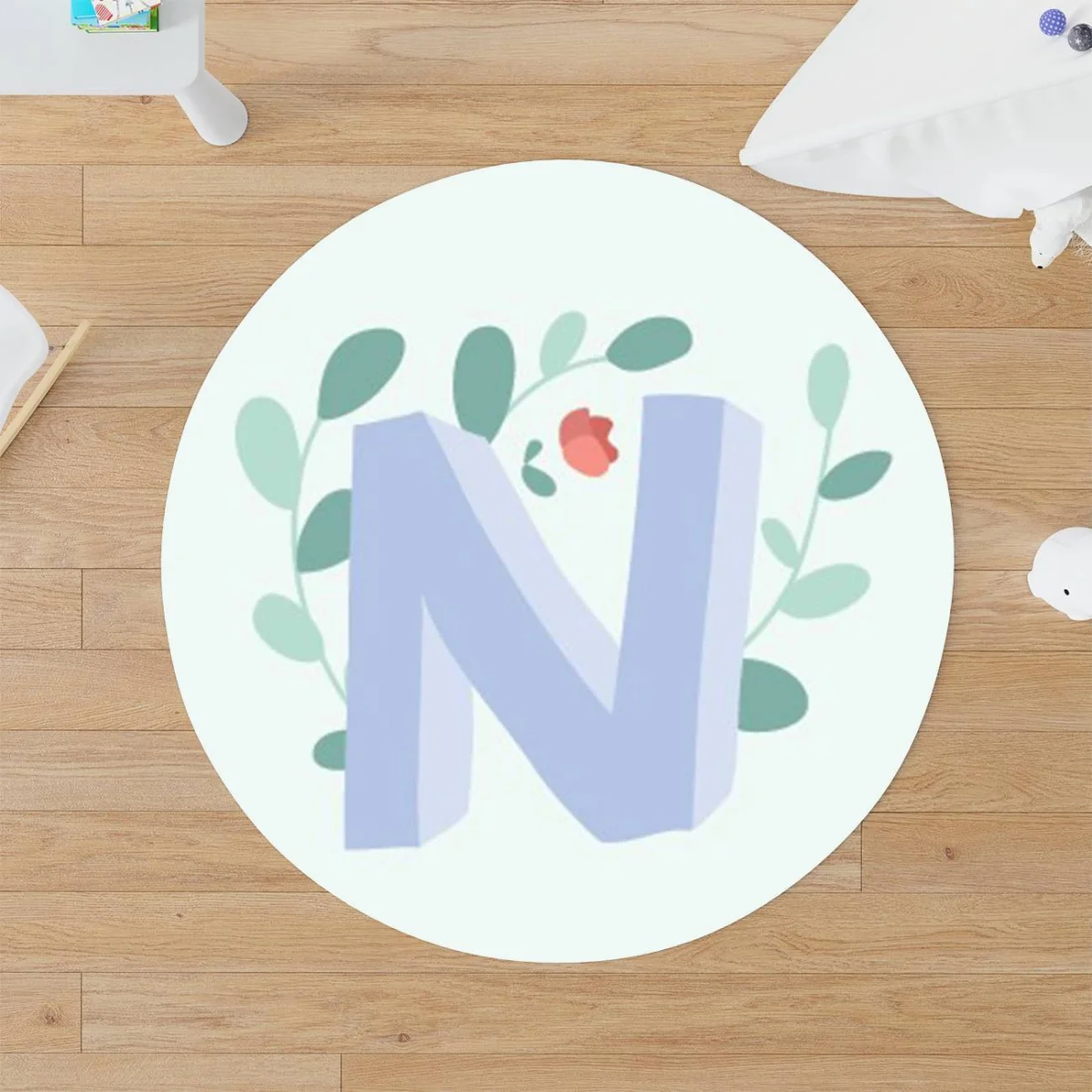 Baş Harf ve Çiçek Çelengi Yuvarlak Halı | Açık Mavi yapraklar, küçük kırmızı çiçekler Desenli