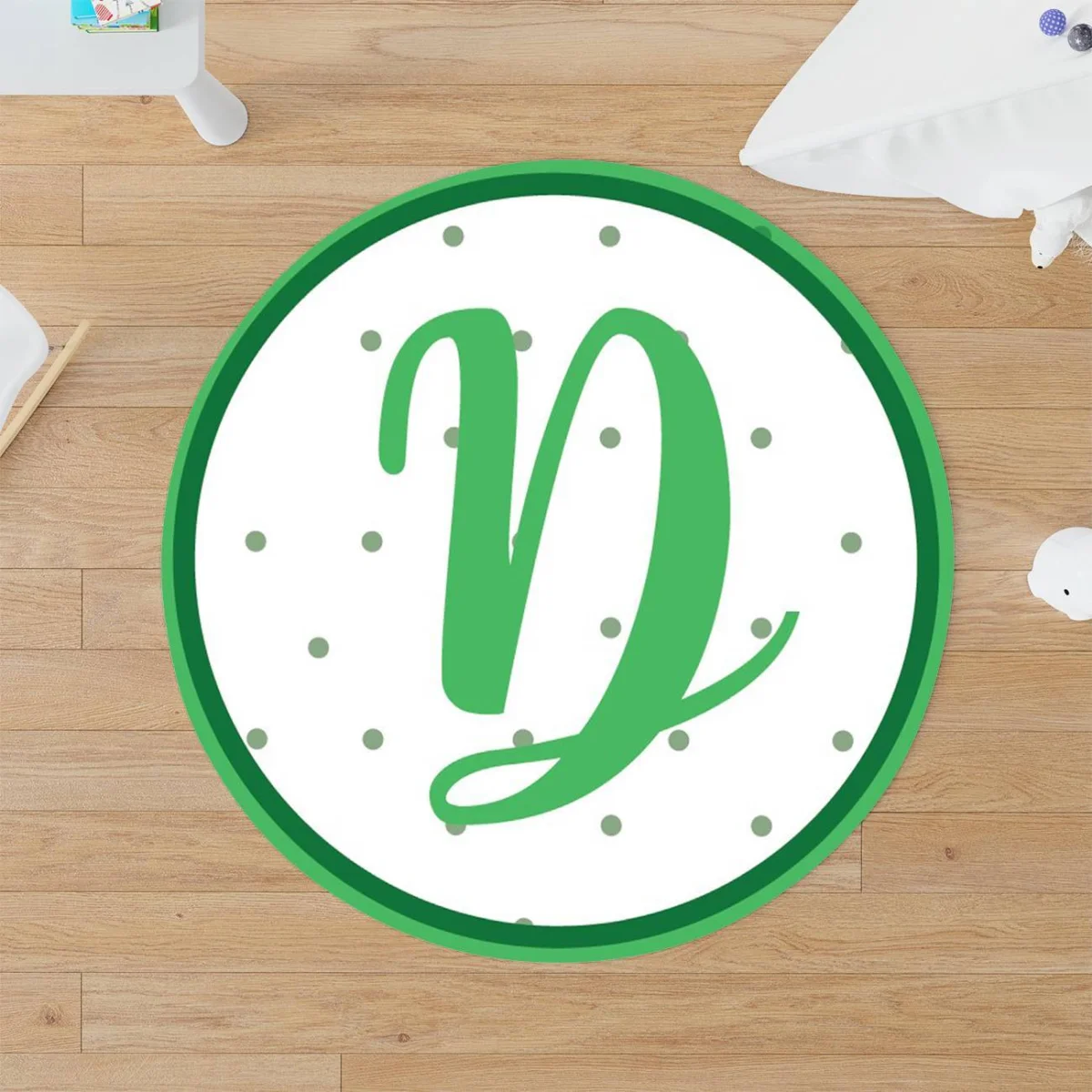 Monogram Yuvarlak Halı | Beyaz yeşil puantiyeler, büyük yeşil harf Desenli