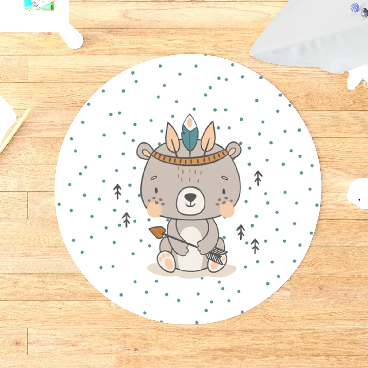 Kızılderili Temalı Ayı Yuvarlak Halı | Beyaz mavi noktalar, siyah ok/ağaç figürleri Desenli