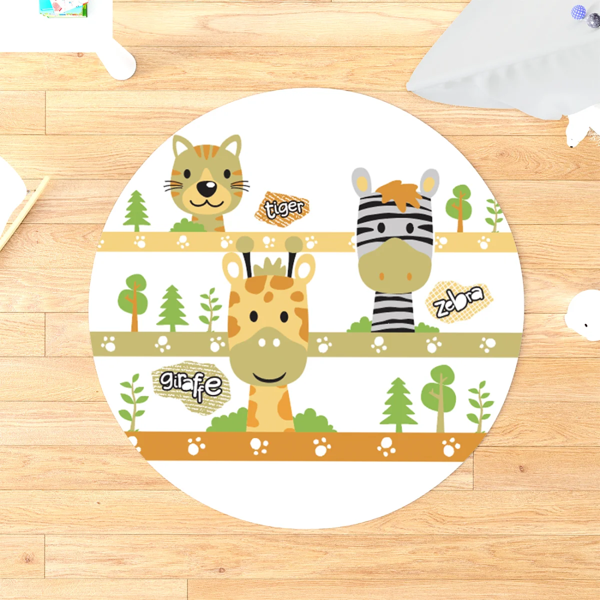 Orman Hayvanları Yuvarlak Halı | Beyaz ağaçlar, patiler Desenli