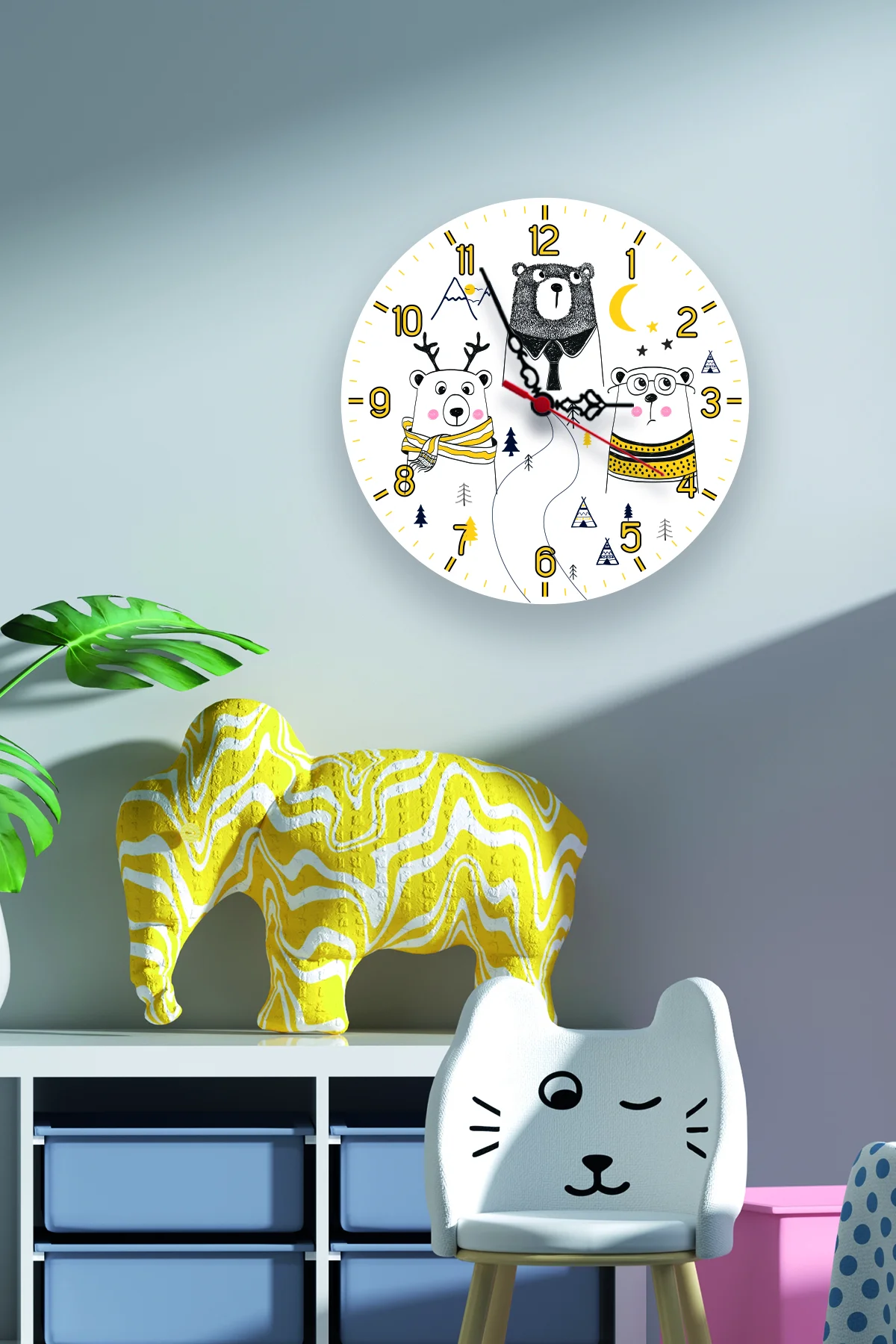 Orman Hayvanları Duvar Saati | Beyaz Ağaçlar, dağlar Desenli