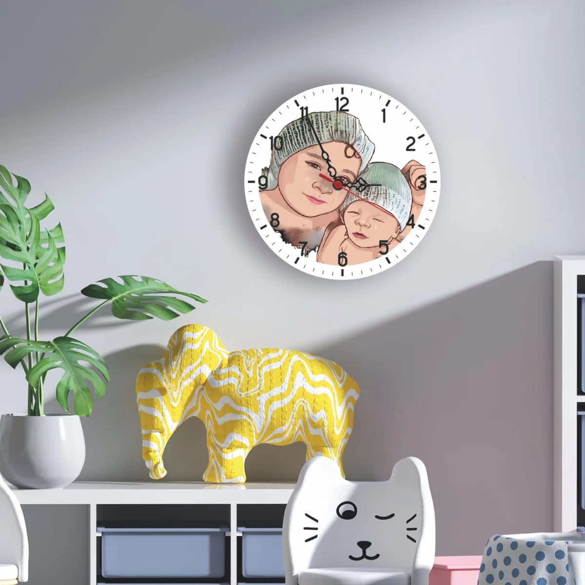 Orman Hayvanları Duvar Saati | Beyaz Ağaçlar, dağlar Desenli