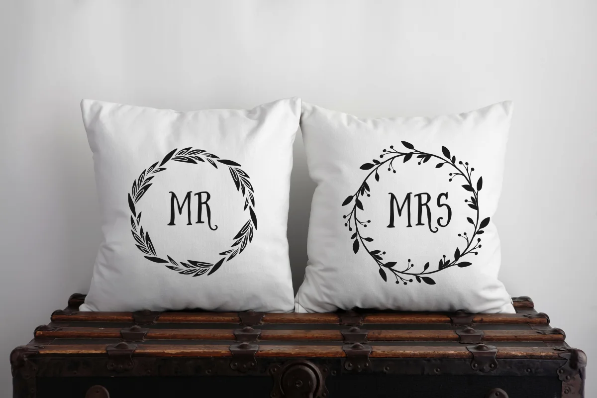 Kedi İkili Kırlent | Beyaz pembe kelebekler, karpuz Desenli