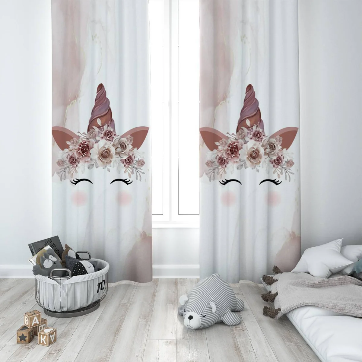 Unicorn Fon Perde | Beyaz çiçekli taç, kapalı gözler Desenli