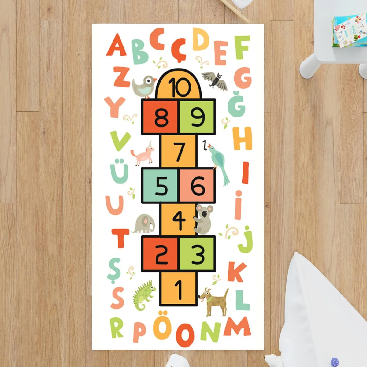 Alfabe, Sayılar ve Hayvanlar Çocuk Halısı | Beyaz Hopscotch oyunu, alfabe ve sevimli hayvanlar De...