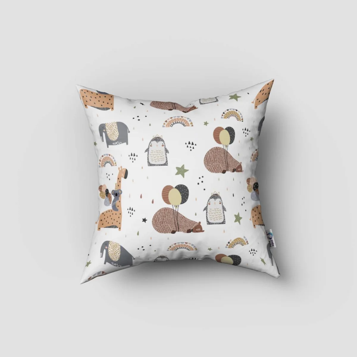 Orman Hayvanları Kırlent Kılıfı | Beyaz yıldızlar, gökkuşağı Desenli