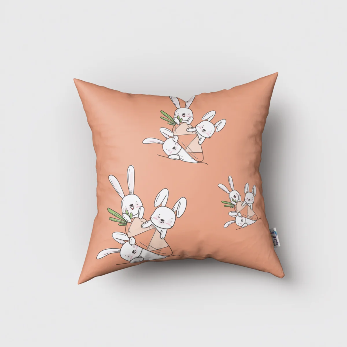 Tavşanlar Kırlent Kılıfı | Somon Sevimli beyaz tavşanlar, havuçlar Desenli