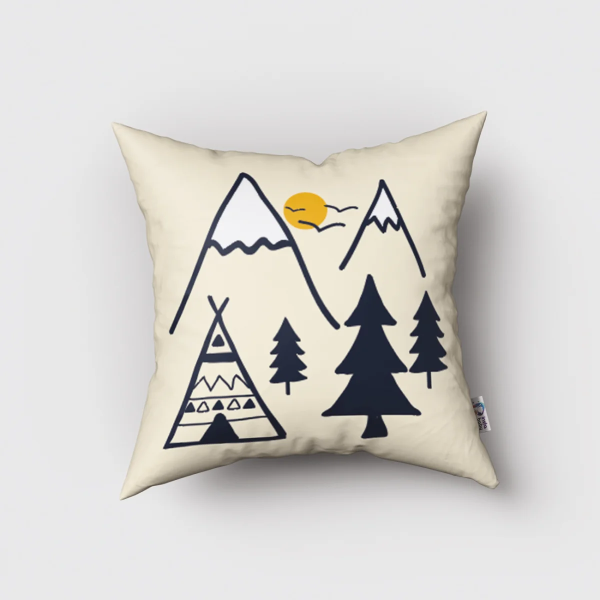 Doğa ve Macera Kırlent Kılıfı | Krem Dağlar, güneş Desenli