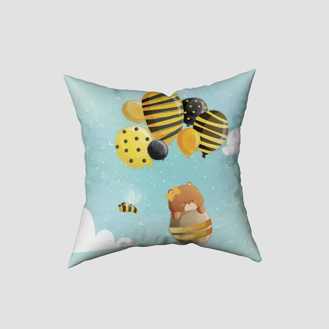 Bal Arısı ve Ayıcık Kırlent Kılıfı | Açık Mavi balon, bulut Desenli